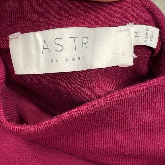ASTR Asymmetrical Pleated Cutout Mock Neck Top Crop Berry Cabernet Sz M - Picture 7 of 11